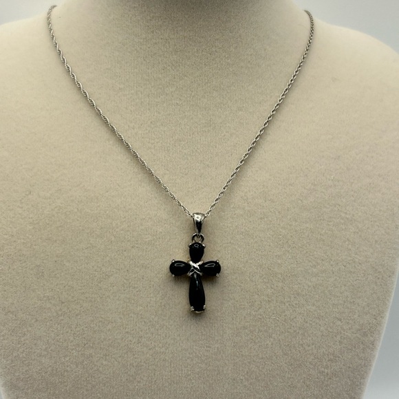 925 Sterling Silver & Black Onyx Cross Pendant Necklace 18" Stamped - Picture 2 of 13